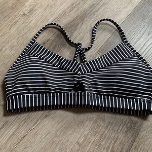 Like new black and white sports bra